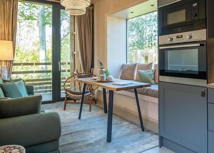 Idyllic Couple S Antoing